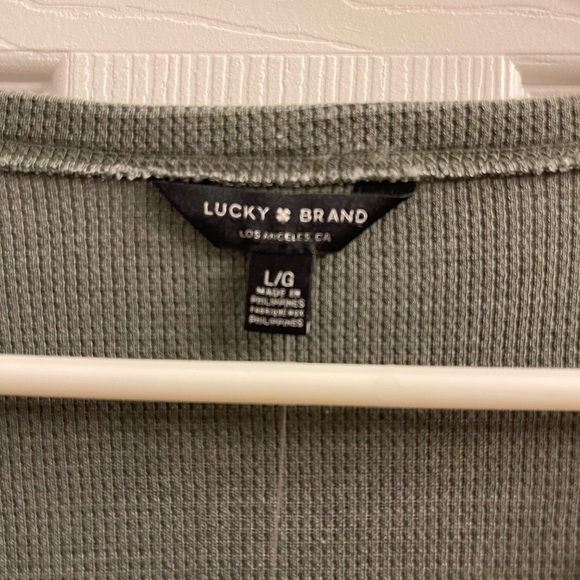 Lucky 🍀 Brand camo Henley T size L - Picture 5 of 5